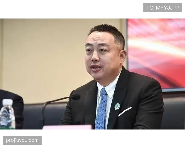 刘国梁下班后居然秒变“沙发土豆”，和赛场上秒杀对手完全不是一个人！
