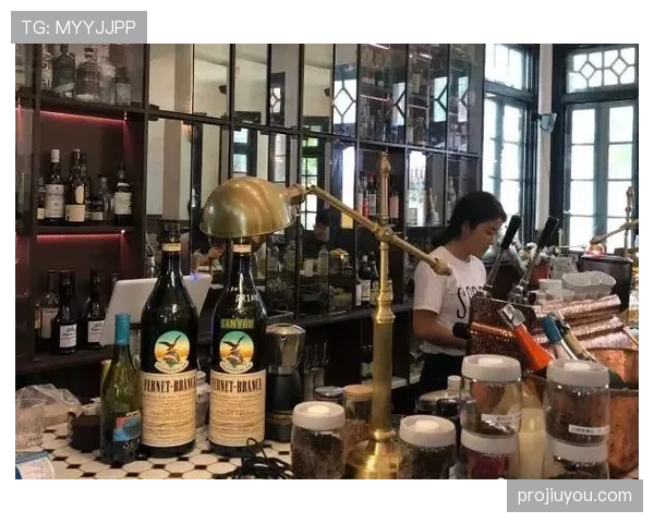 山口茜训练室一角像搬了家，连水杯都挑成奢侈品了？